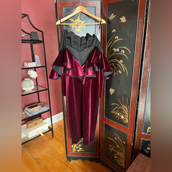 Velvet burgundy off shoulder gown - Picture 4 of 7